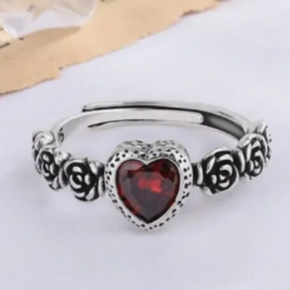 NWT, Silver Floral Heart Decor Ring